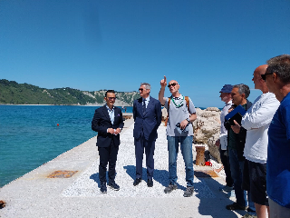 Portonovo - Erosione della costa, confronto tra Regione e operatori della Baia
